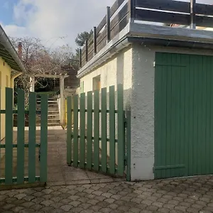 Buena Vista Avec Terrasse Sur Jardin , Bron France